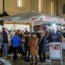 LKZ-Glühweinstand, Fotos mit Promis (Volker Kugel, OB Knecht sind am Samstag am Stand) Foto: Holm Wolschendorf