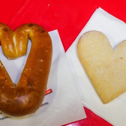 LKZ-Glühweinstand, Fotos mit Promis (Volker Kugel, OB Knecht sind am Samstag am Stand) Foto: Holm Wolschendorf